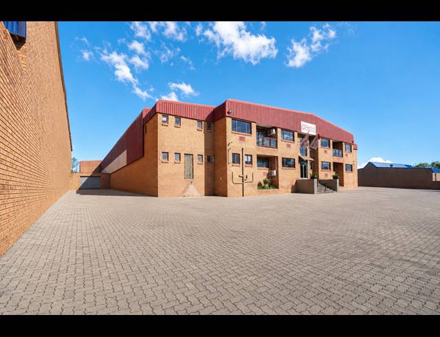 2,148M² WAREHOUSE TO LET IN LASER PARK
